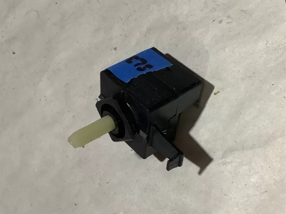 Whirlpool W10661453 W11050715 Dryer Switch AZ112127 | Sl39