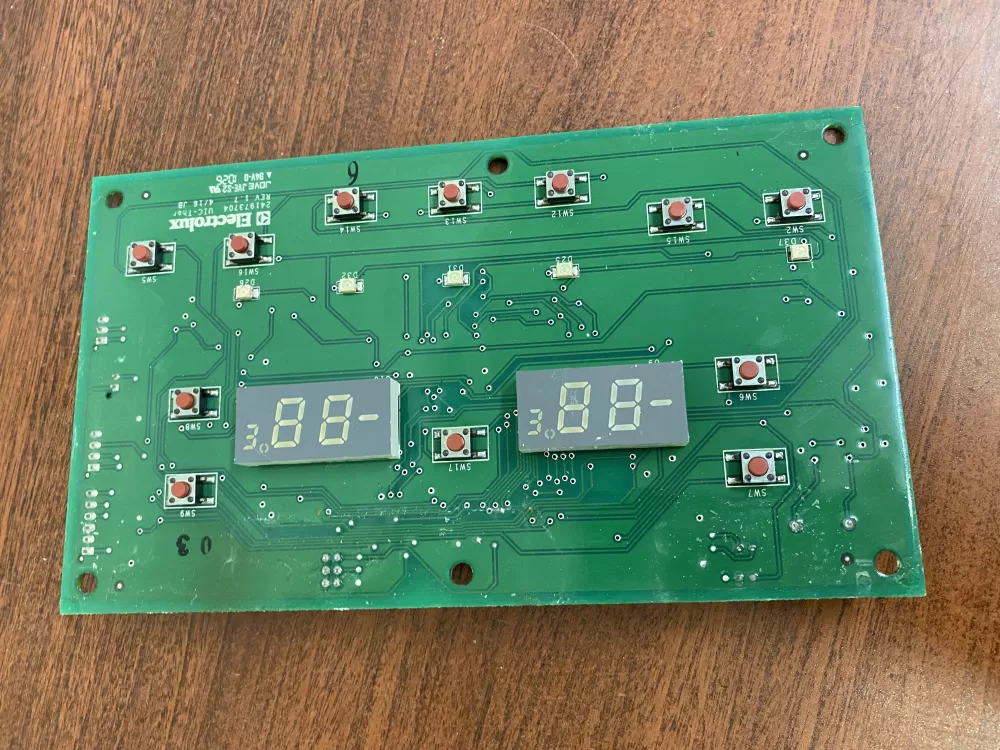 Frigidaire EHP-242053503B Refrigerator Control Board AZ33433 | BK1685