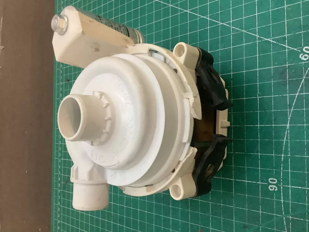 Bosch 243993 Dishwasher Main Water Pump Motor AZ217925 | SLA148