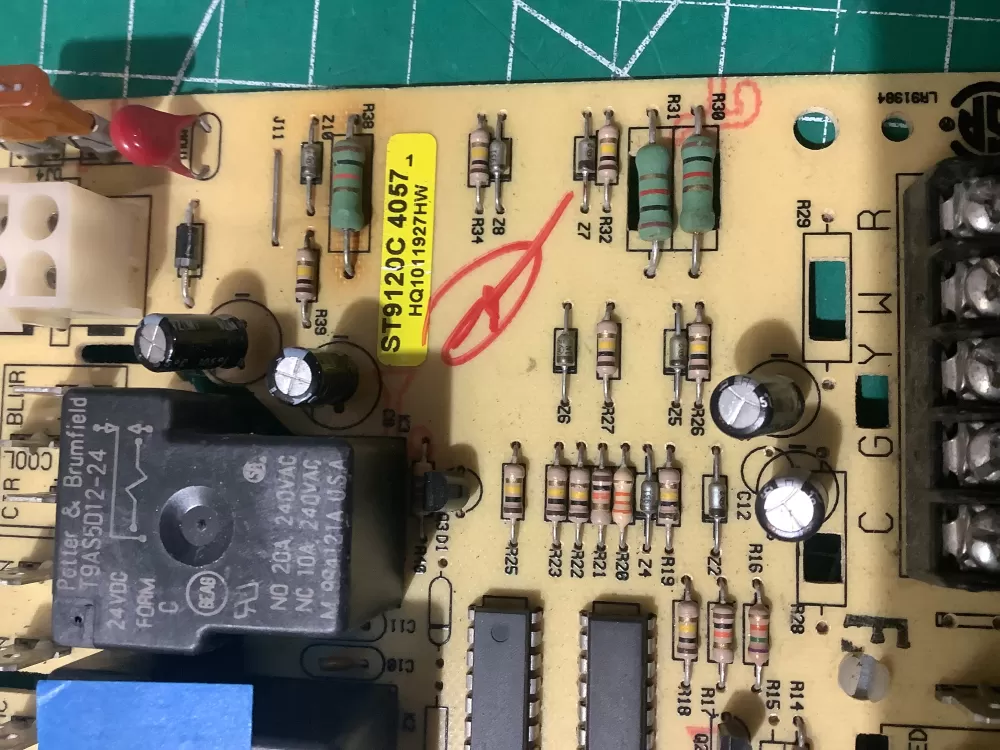  ST9120C 4057 Furnace Control Board Honeywell AZ195965 | AR110