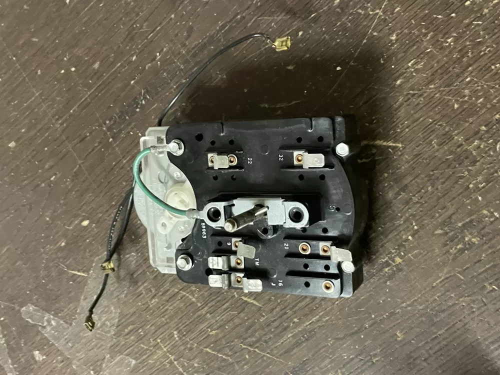 Maytag  Whirlpool WP207379  AP6005734  2-7379  207379  PS11738793 Washer Timer
