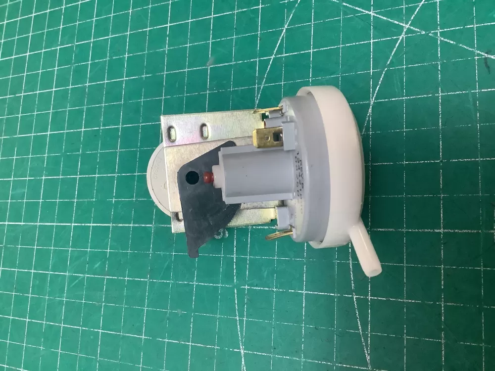 Frigidaire 134421000 Washer Gibson Pressure Switch AZ224681 | SLA117