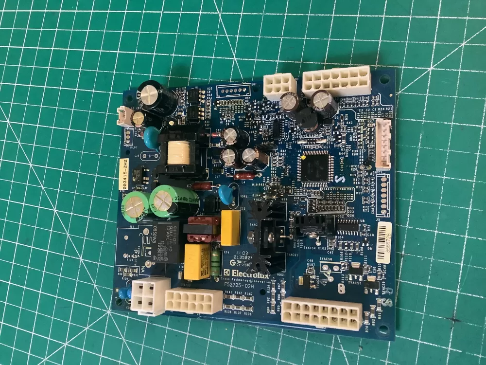 Frigidaire Electrolux F52725 02H Refrigerator Control Board AZ220298 | NR2068