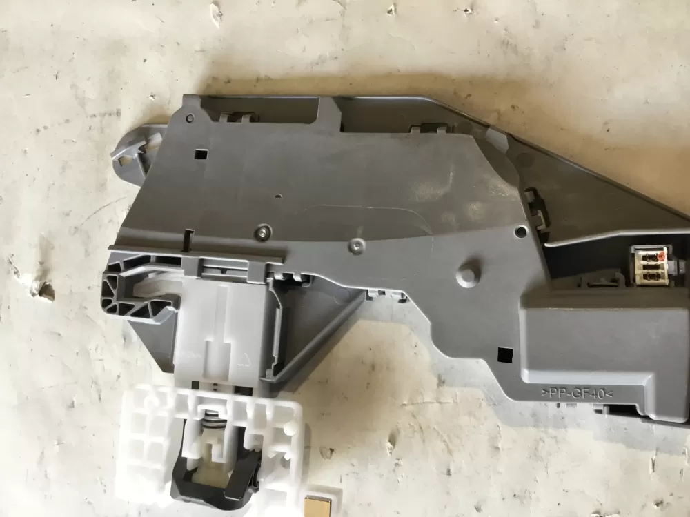 Bosch 9001308323 Dishwasher Door Lock AZ149364 | SL215