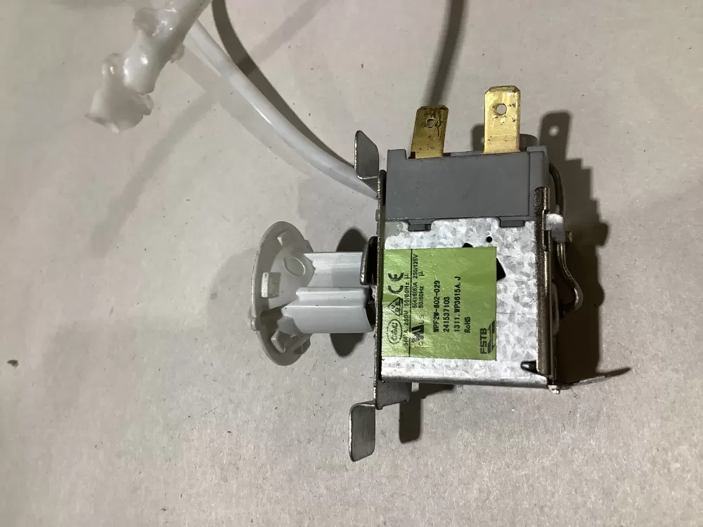 Frigidaire A07447101 Refrigerator Temp Control Thermostat AZ102989 | Sl92