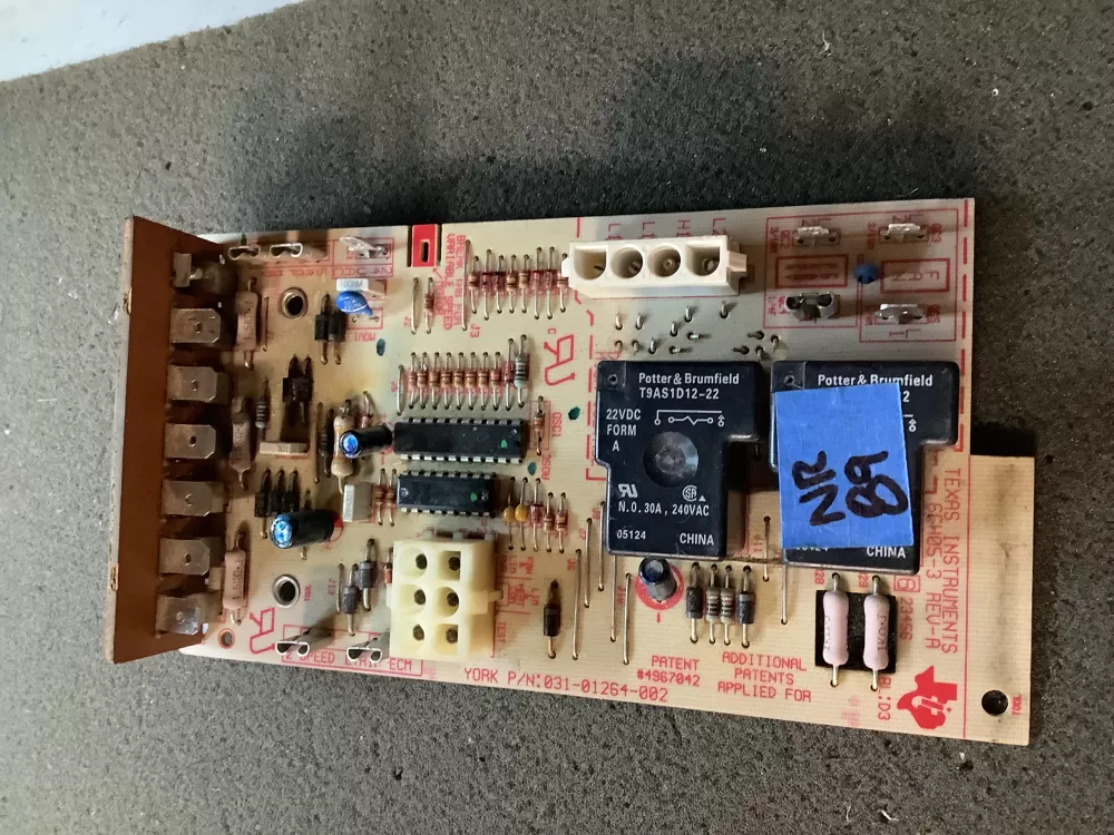 York Luxaire Coleman 031-01264-002 Furnace Control Board AZ98752 | NR89