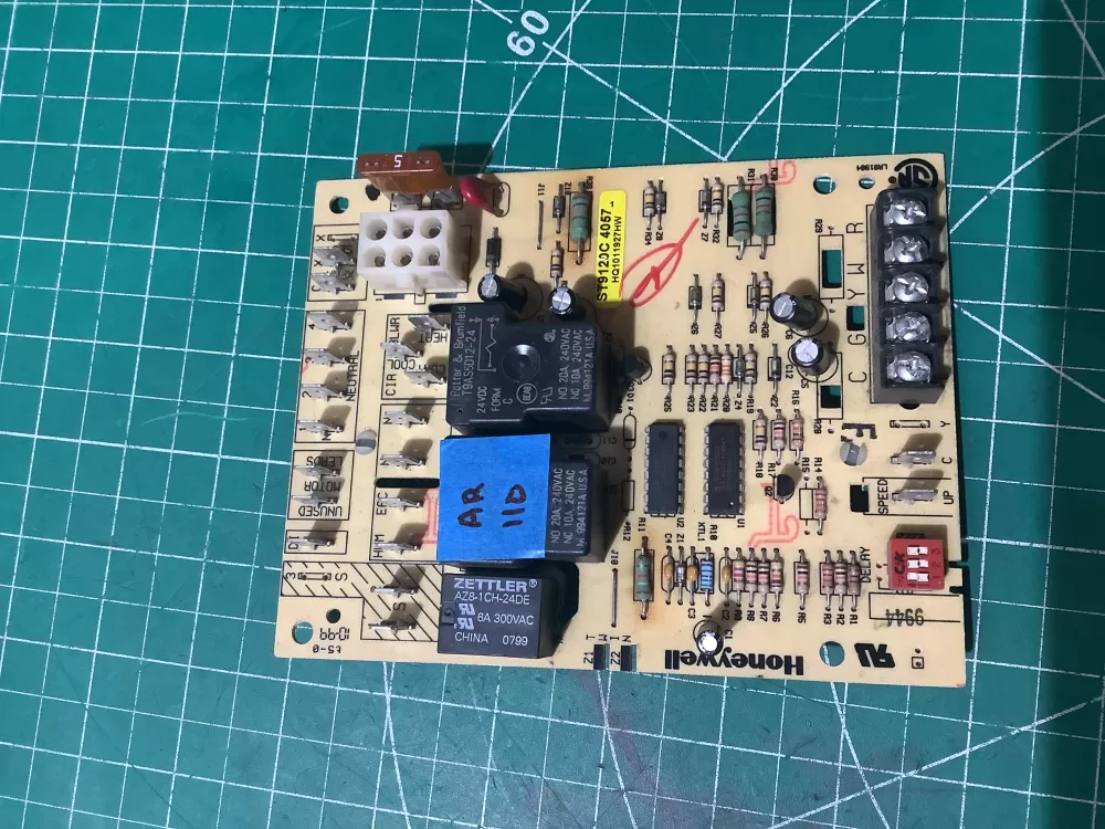 ST9120C 4057 Furnace Control Board Honeywell AZ195965 | AR110