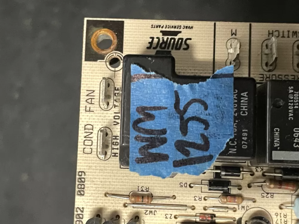 York 1 1157 900 10211  Defrost Source 57 02 Control Board AZ17863 | WM1255