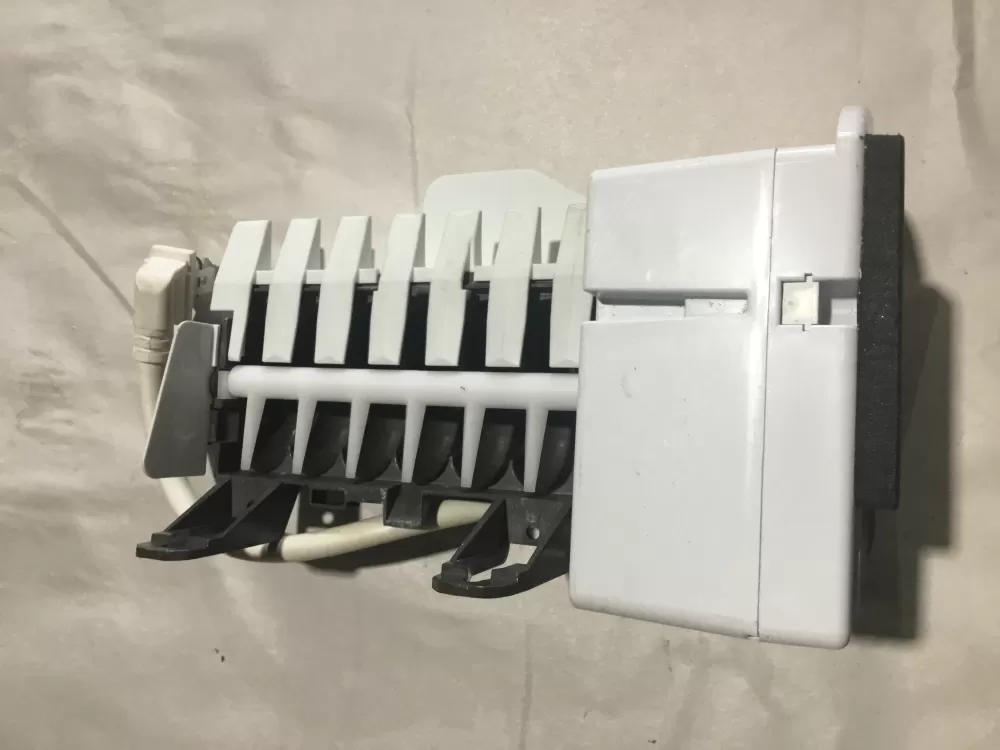 GE 197D7636G002 Refrigerator Ice Maker
