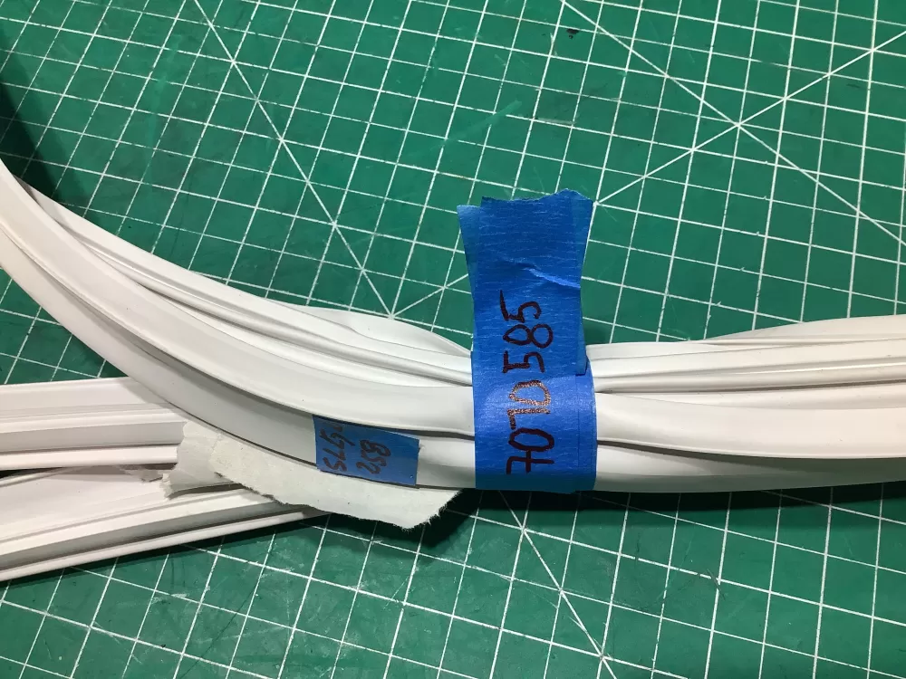SubZero Refrigerator Door Gasket 7010585 AZ151845 | SL258