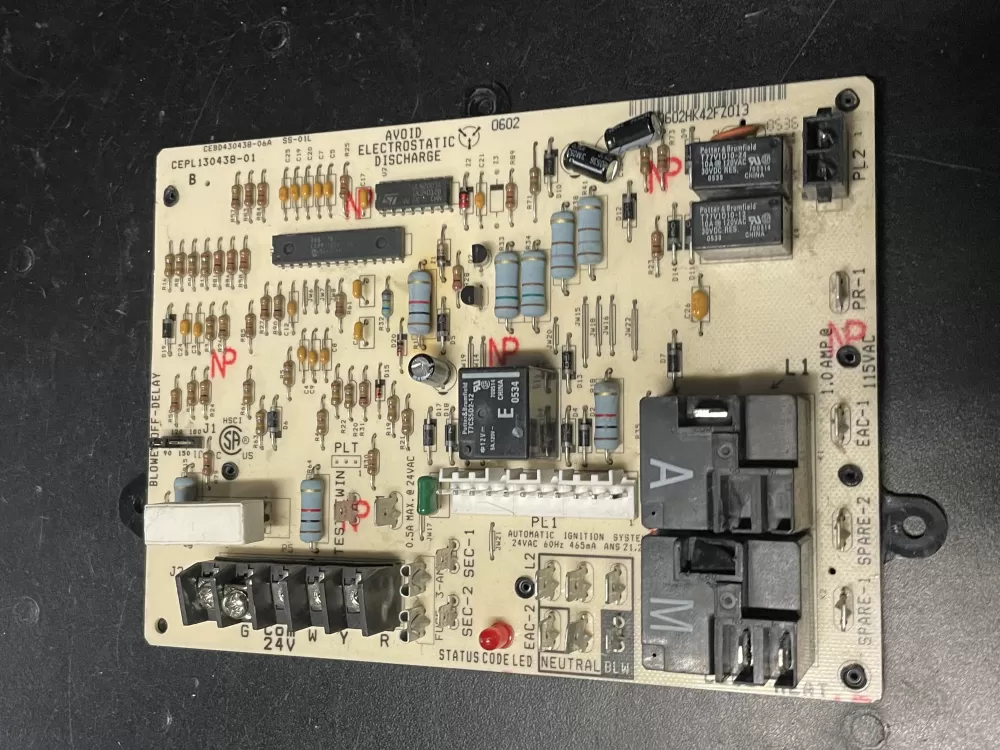 Carrier Payne CEPL130438-01 Furncace Control Board AZ10835 | 1612