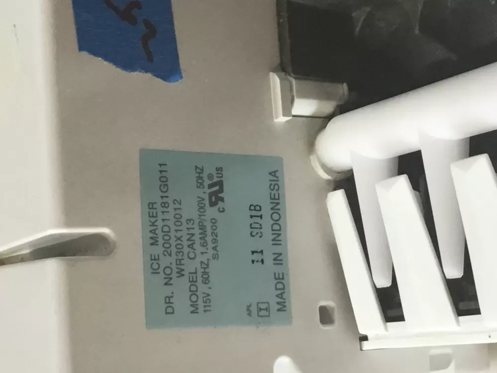 GE Hotpoint 200d1181g011 Refrigerator Ice Maker AZ101673 | Sl62