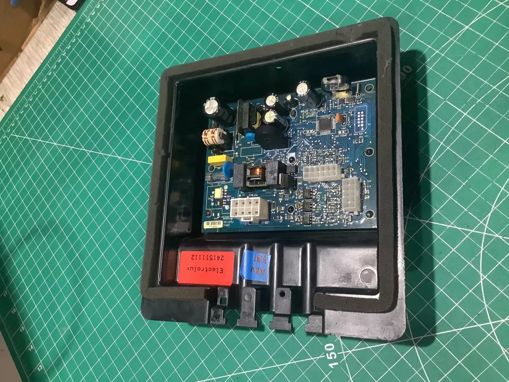 Frigidaire 241511112 Refrigerator Main Control Board AZ184145 | ARV381