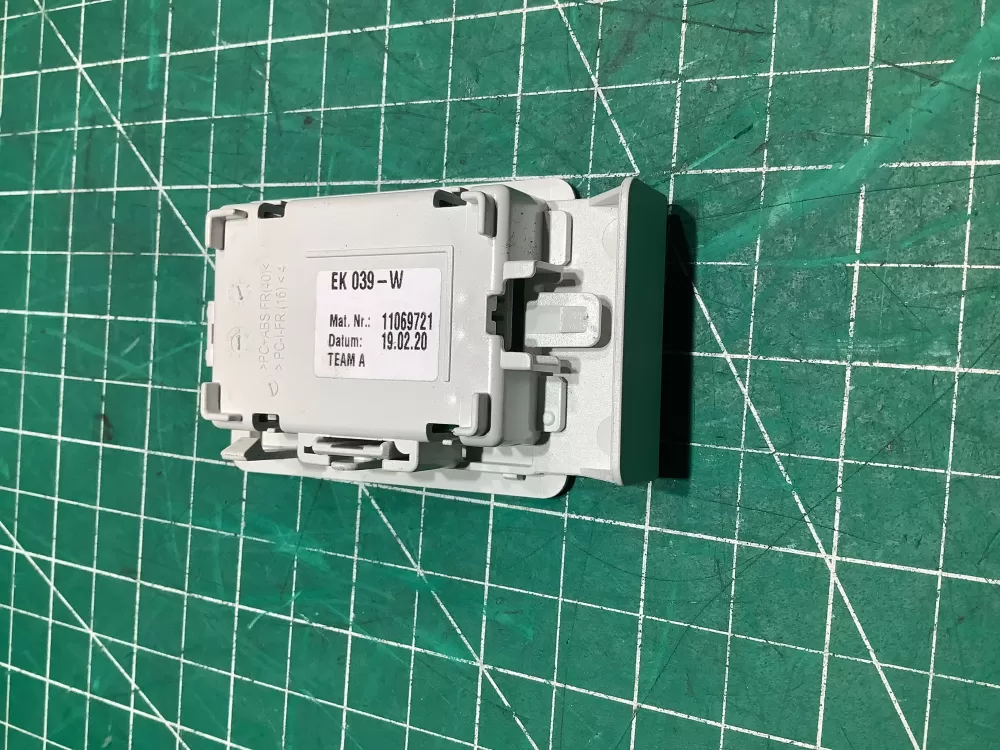 Miele 11069721 EK039-W Dishwasher Module AZ148552 | AR2479