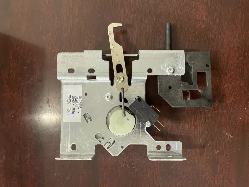 Wolf 800263 Built-in Oven Door Latch AZ38869 | KM325