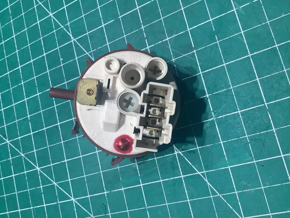 Miele Dishwasher Pressure Switch 06057210 6057210 E-05-103-76500 AZ142575| SL278