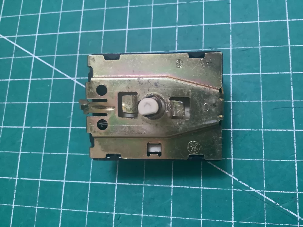 GE 131795900 Dryer Switch Start AZ220750 | SLA152