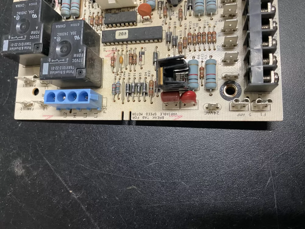 York Coleman 1139-700 1139-83-7002 Furnace Control Board AZ17980 | BK982