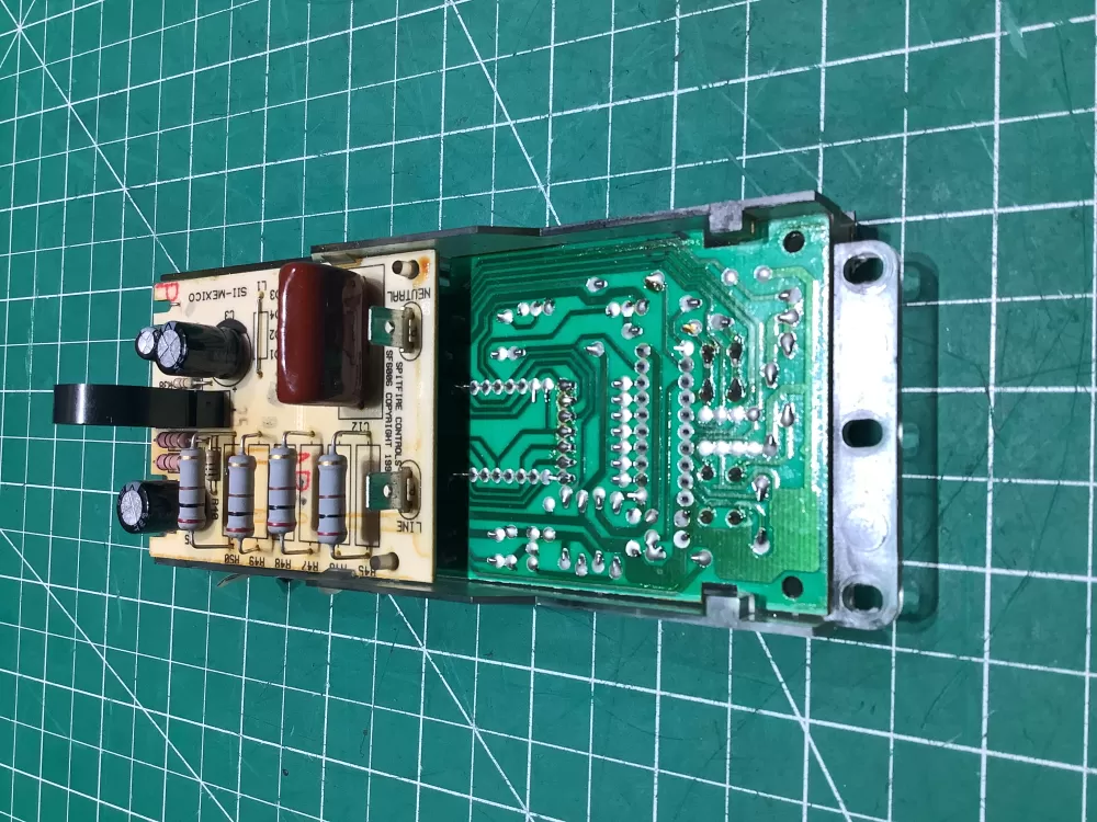 GE  Hotpoint 183D6328P001 SF5001 Stove Control Board