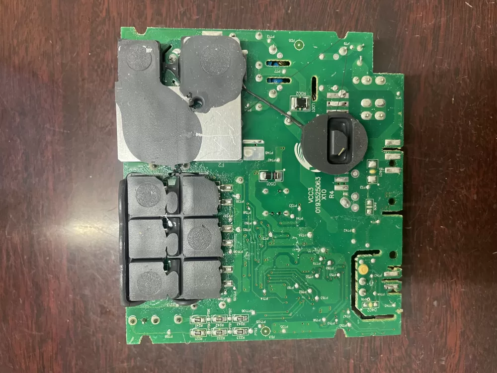 GE REFRIGERATOR CIRCUIT BOARD Part # VCC3 1157 01 219323004 AZ33158 | KM7