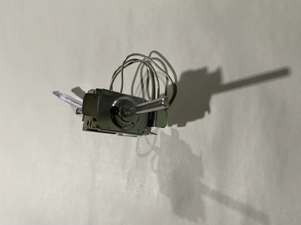 GE 197D2495-03  3ART5VM8 Refrigerator Cold Control Thermostat