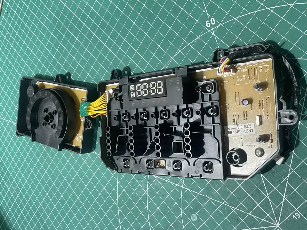 Whirlpool 100-01449-13 063170469H W10112645.REL.1.6 888-88 Range Control Board