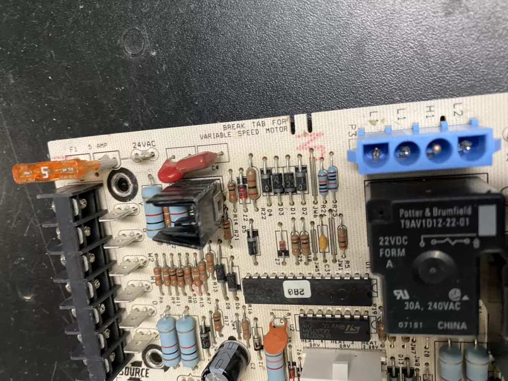 York Coleman 1139-700 1139-83-7002 Furnace Control Board AZ18060 | BK982