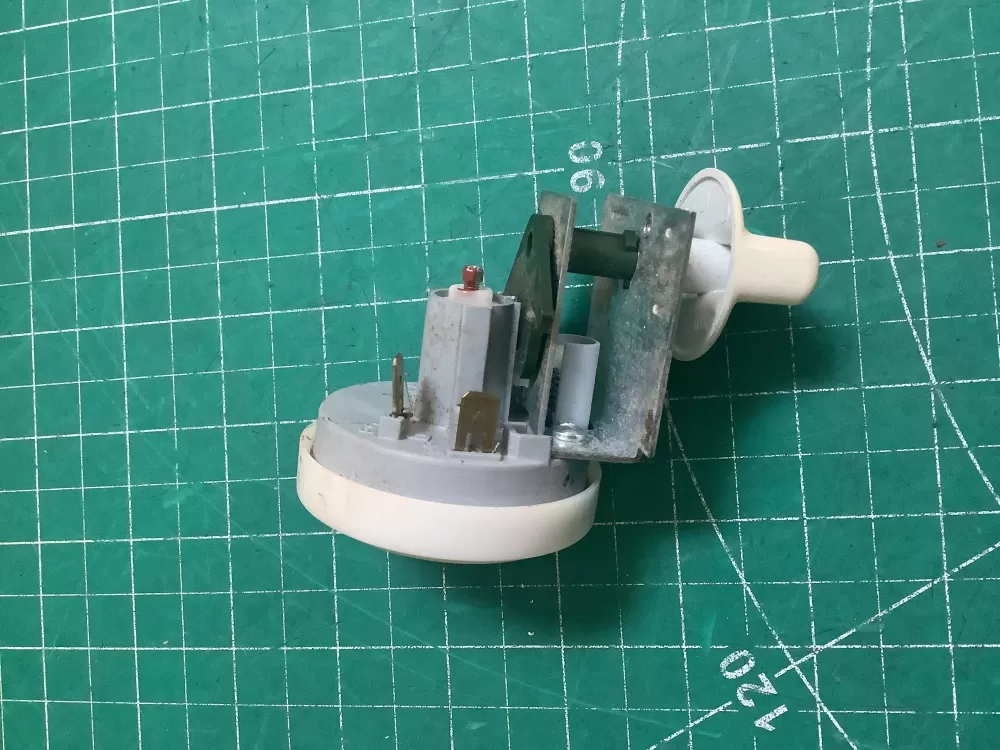 Frigidaire 134422700 Washer Water Level Pressure Switch AZ220706 | SLA145