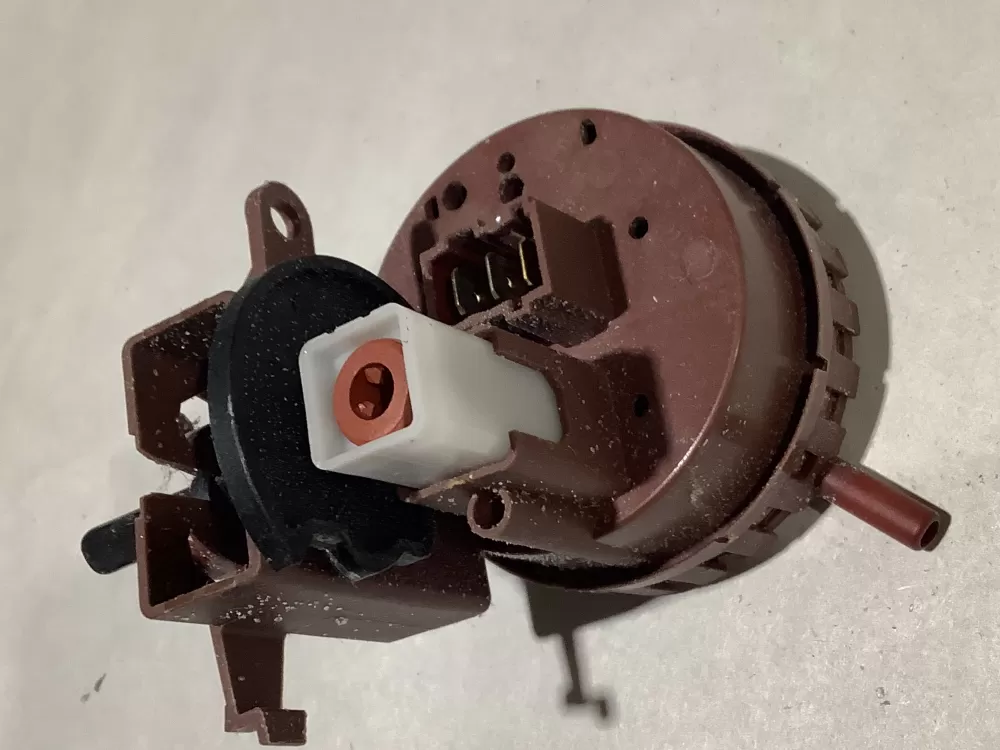 MAYTAG WASHER PRESSURE SWITCH PART # 22004188 62611520  AZ104974 | Sl13