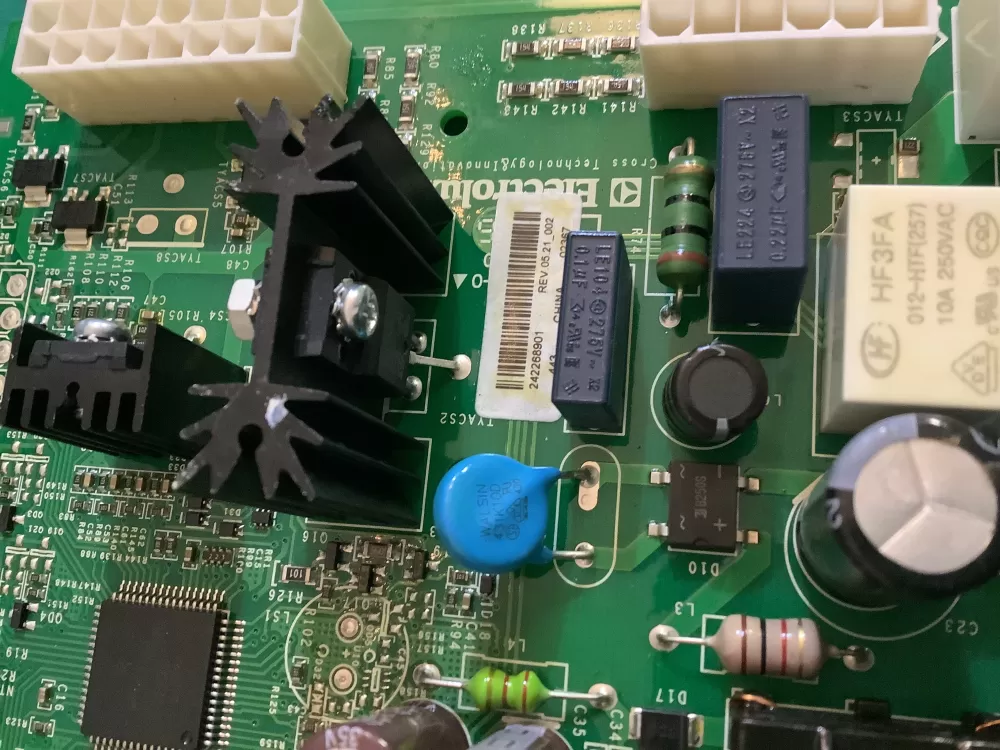 Frigidaire 5304497976 Refrigerator Main Control Board AZ152427 | NR1505