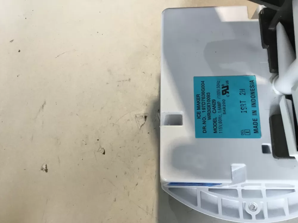GE  Hotpoint  Kenmore WR30X10093 Refrigerator Ice Maker