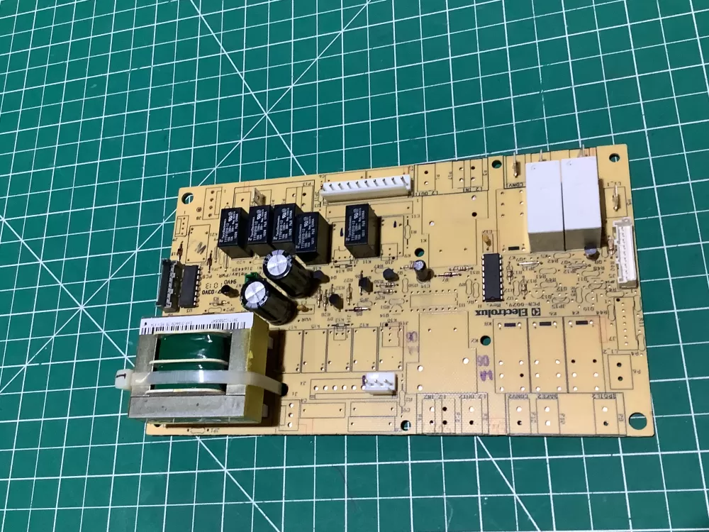 Whirlpool  Electrolux  Frigidaire 316443917 Range Control Board