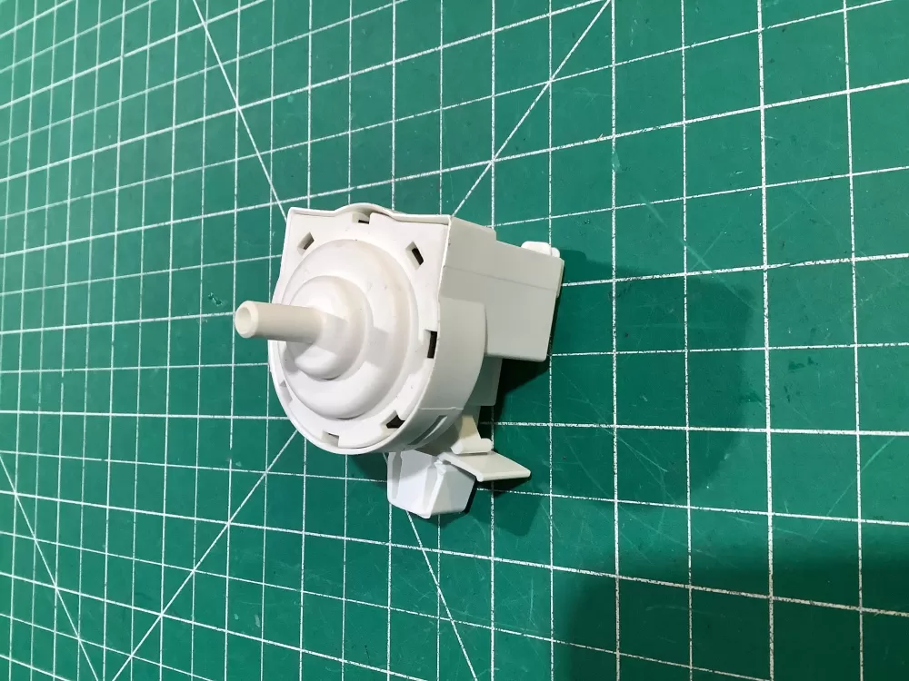 Frigidaire 5304505436 Washer Water Level Pressure Switch AZ148018 | NR2483