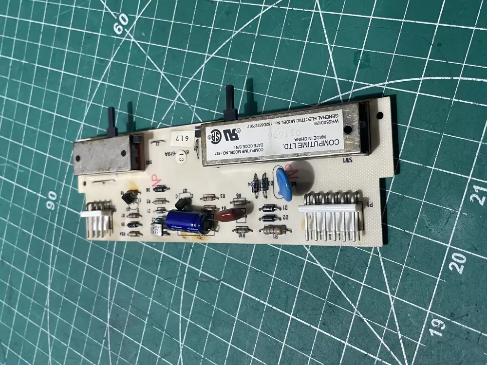 GE WR55X129 AP2071638 162D6372P010 2004 AH304236 EA304236 PS304236 WR55X0042 WR55X0073 WR55X0075 WR55X0129 WR55X42 WR55X73 WR55X75 162D6372P017 Refrigerator Dispenser Control Board