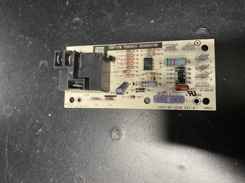 Amana  Goodman 1005-83-1724 Furnace Control Board