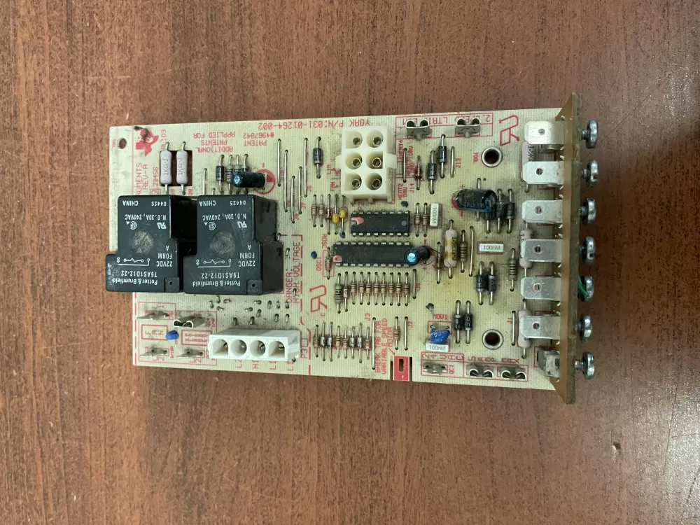 York Luxaire Coleman 031-01264-002  AP4339475 Furnace Control Board