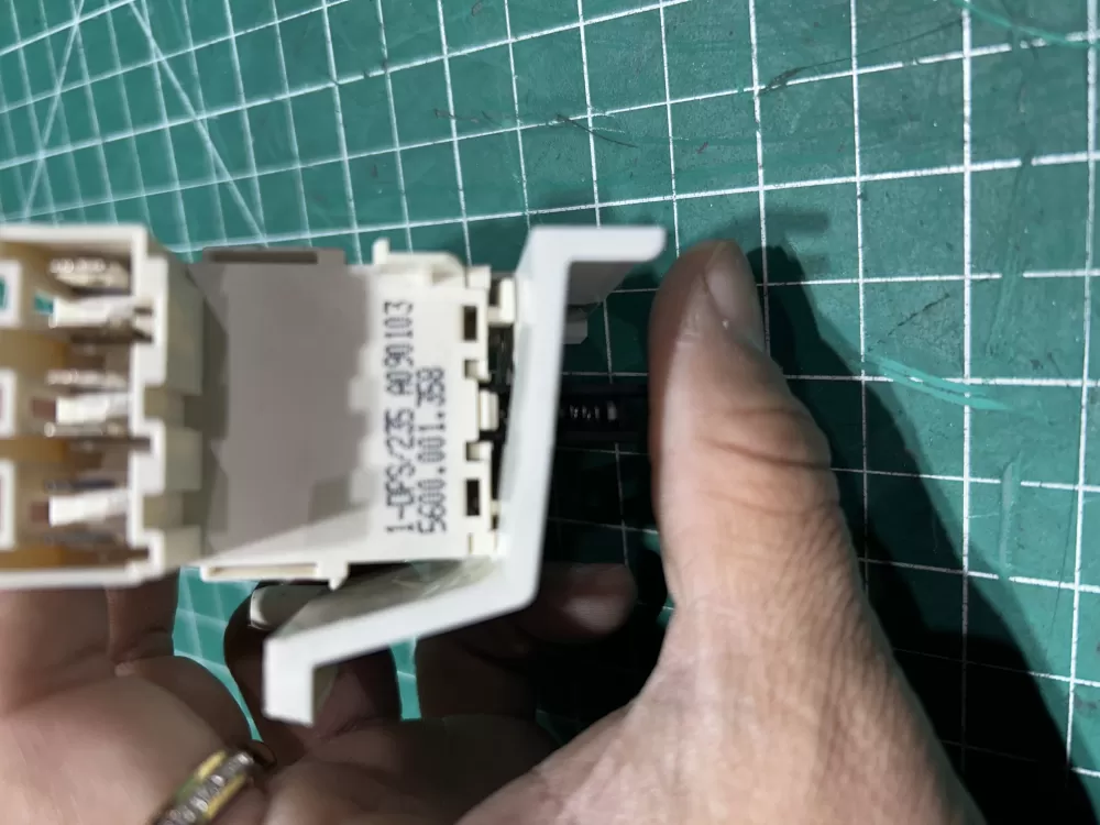 175338 Bosch Switch