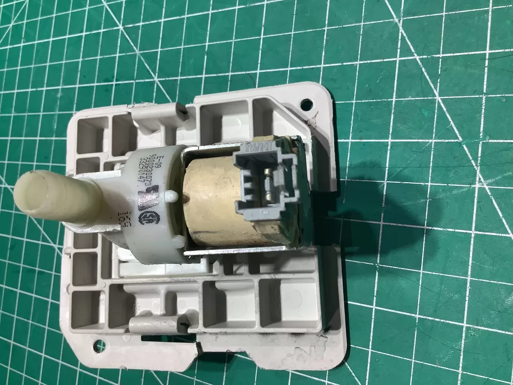 9000230073  33290147 BOSCH WASHER WATER INLET VALVE AZ142160 | SL271