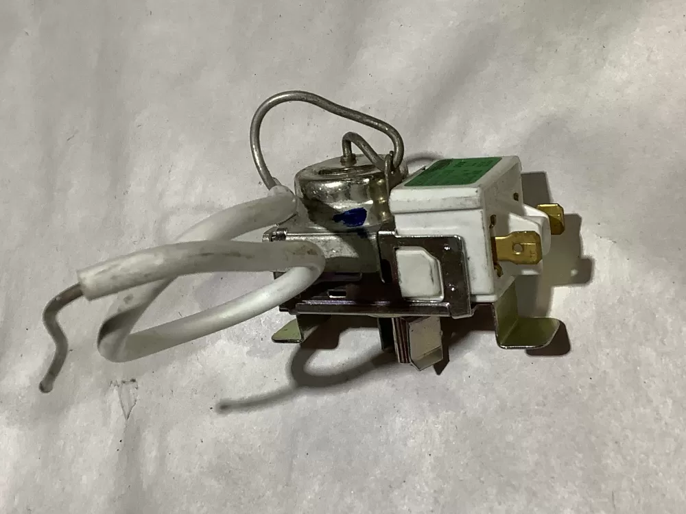 Hotpoint WP2204605 Refrigerator Thermostat AZ106562 | Sl35