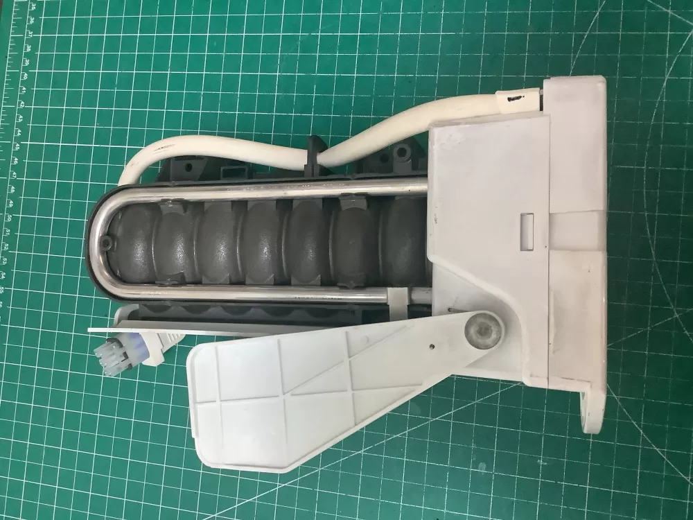 GE Kenmore Hotpoint 200D1181G026 Refrigerator Ice Maker