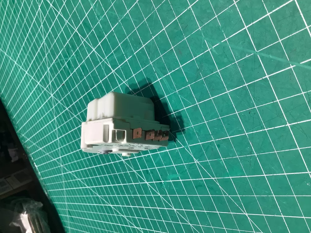 Admiral Jenn Air S-68233-3 Refrigerator Defrost Timer AZ142455 | SL270