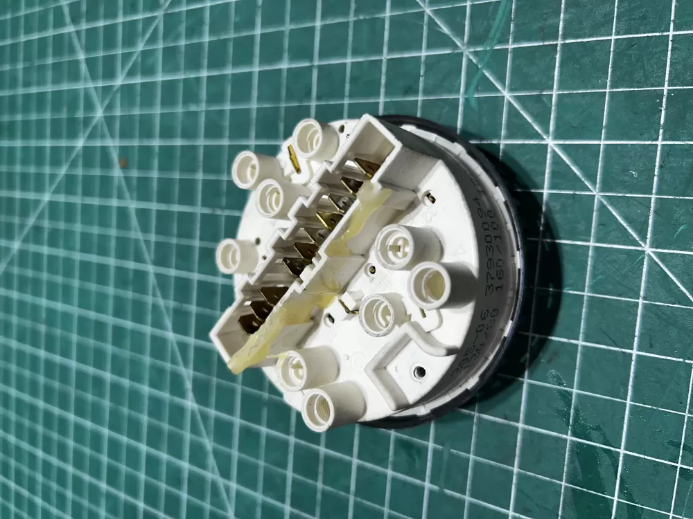 Hotpoint Level Pressure Switch 37930094 AZ160207 | Sl39