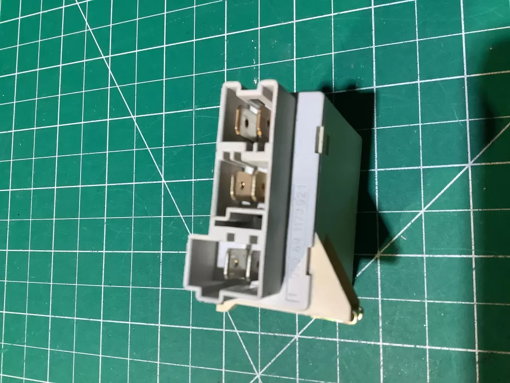 Miele 5254280 Dishwasher Relay AZ137858 | SL176