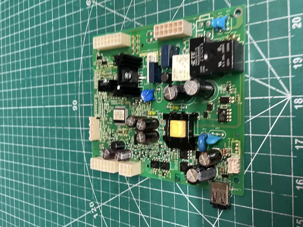 Electrolux 242115354 Refrigerator 