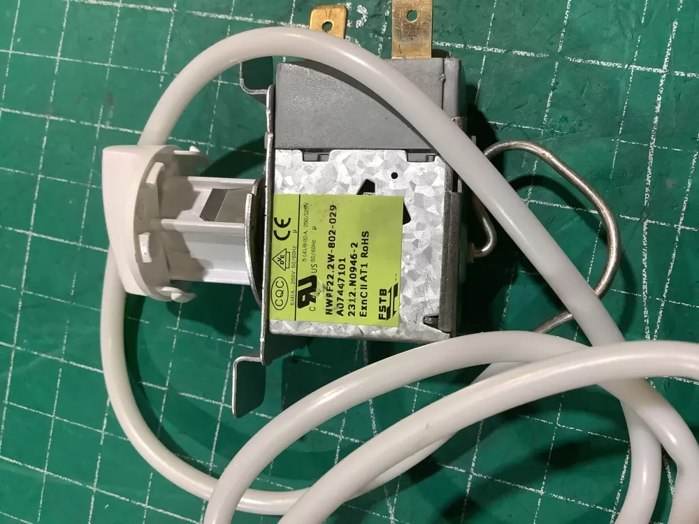 Frigidaire A07447101 Refrigerator Temp Control Thermostat AZ226947 | SLA112