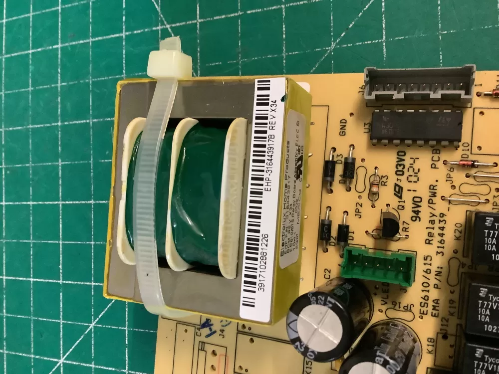 Whirlpool Electrolux Frigidaire 316443917 Range Control Board AZ232086 | NR417
