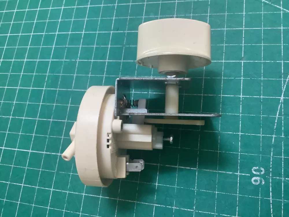GE 175D2290P020 Washer Pressure Switch Water AZ221280 | SLA70