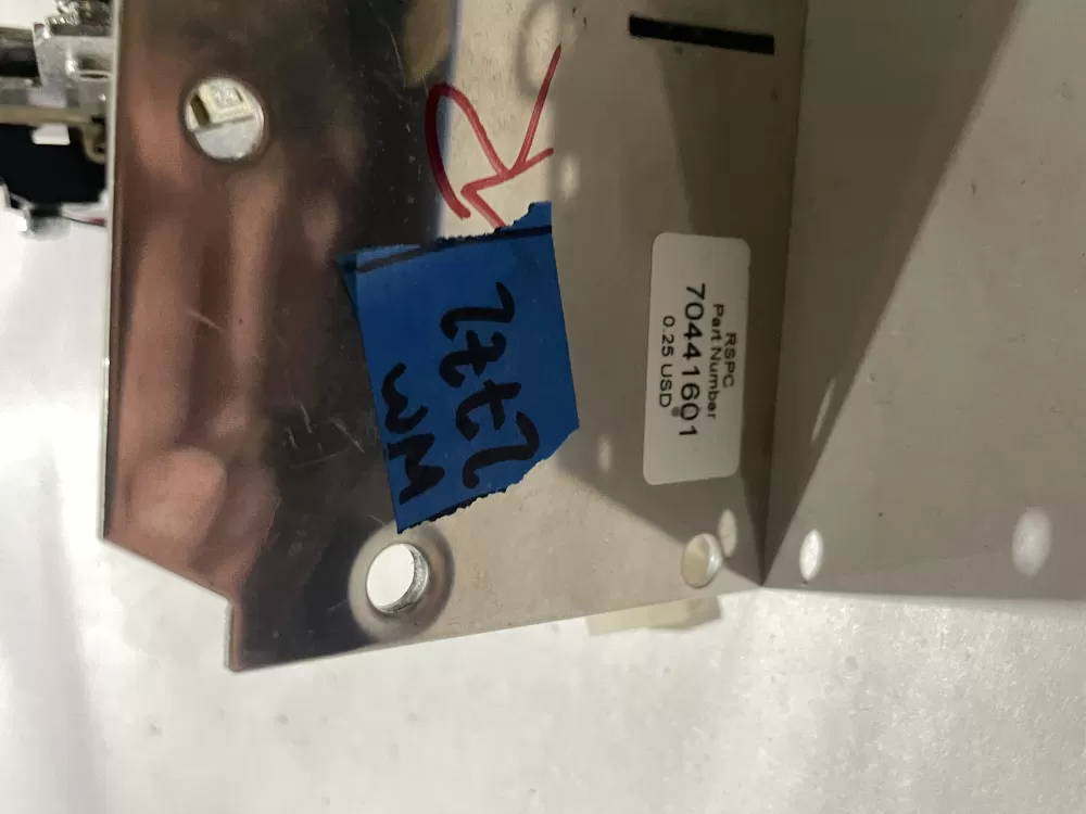 Speed Queen commercial laundry appliance coin drop AZ198886 | Wm2772