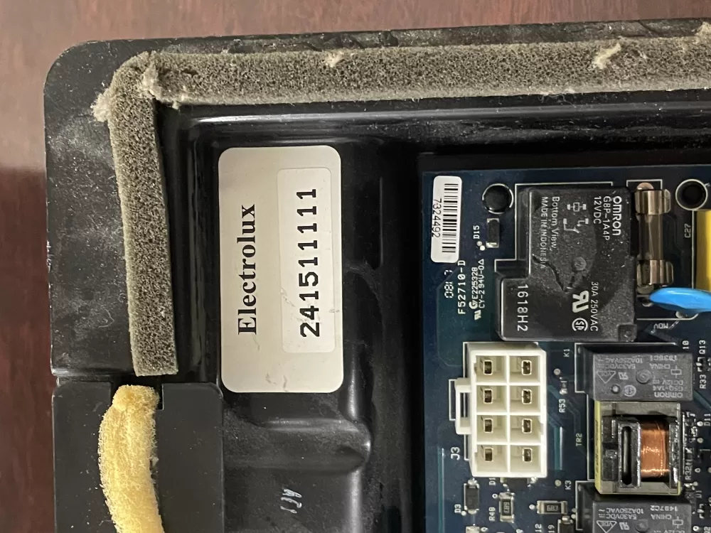 Kenmore Frigidaire 241511111 Refrigerator Control Board AZ32557 | KMV220