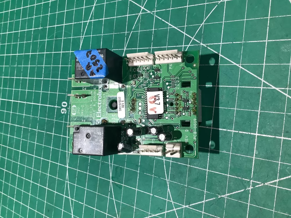 Electrolux Range Control Board SM3161804F AZ185314 | AR2507